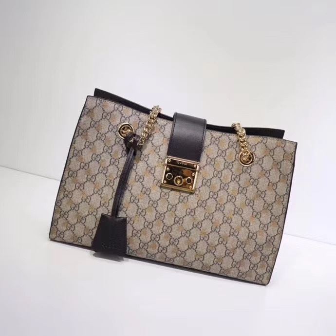 G*u*i shopping bags